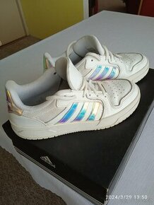 Zánovní adidasky