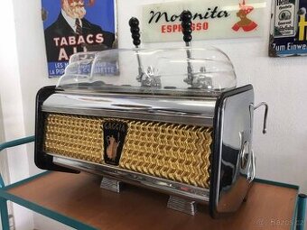 Gaggia America ruční pákový stroj 2 skupiny 1958