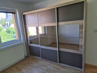 Šatní skříň