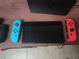 Prodám konzoli Nintendo switch OLED+ 3 hry.