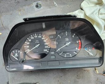 BMW e34 budíky 524td