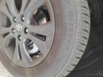 Prodám zimní originální ALU kola z nové Toyota Yaris Cross