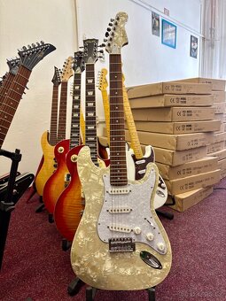 Elektrická kytara Stratocaster S-S-S Fokus Top model 25