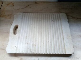 Starožitná mramorová valcha - jedinečná dekorace