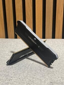 Corsair Vengeace 16GB (2x8) RAM paměť DDR4