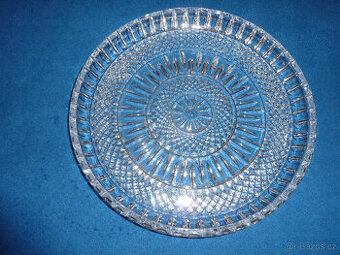 Skleněný tác , podnos , těžké lisované sklo .