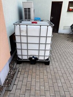 Nádrž na vodu IBC kontejner 1000l