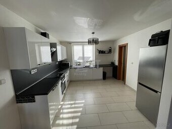 Prodej, rodinný dům 206 m2, pozemek 560 m2, Šenov, ul. Petřv