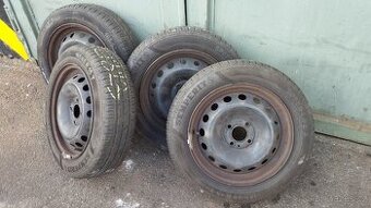 Letní kola Renault 165/65R15 6 a 5 mm.