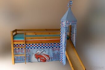 dětská postel se skluzavkou