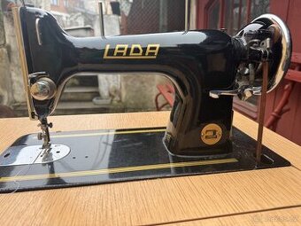 Šicí stroj Lada