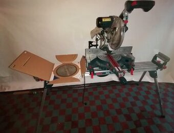 Pokosová pila Bosch GCM 10 SD včetně stolu