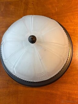 Staré stropní světlo asi mosaz