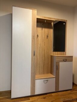 Předsíňová šatna