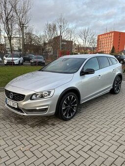 VOLVO V60 AWD CROSS COUTRY—D4 2.4 140kw—automat—2015–188.000