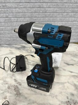 Aku rázový utahovák 21V – Li-Ion baterie