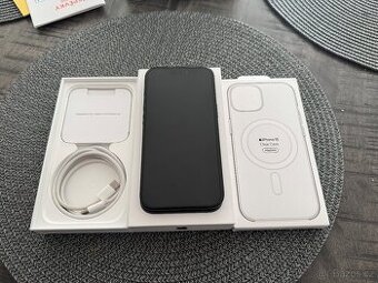 Apple iPhone 15 black 256gb hezký stav