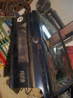 Dveře kufru, felicie