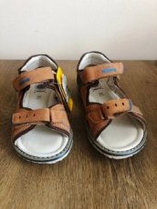 Dětské kožené sandály nové vel.29
