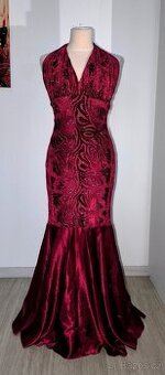Vínově červené plesové šaty