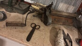 Starožitný ruční mandl