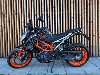 KTM Duke 390 najeto 1200 km top stav