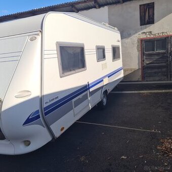Karavan hobby 560