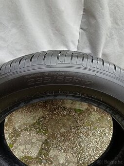 Prodám 4 ks. originál letní pneu o rozměrech : 235/55 R19