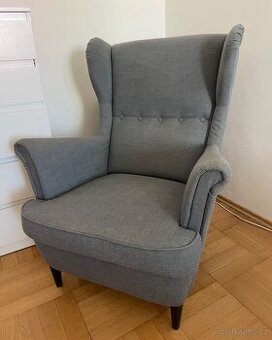 IKEA STRANDMON Křeslo ušák, Nordvalla tmavě šedá