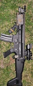 Airsoft Plynový SCAR od výrobce WE + příslušenství.