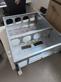 Nestandardní RACK case pro GPU – až 6× GPU - 1