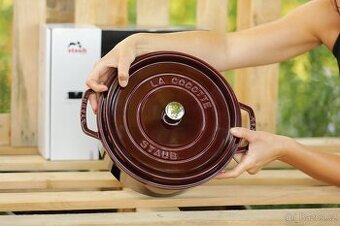 litinový hrnec STAUB original 28 cm grenadine - 1