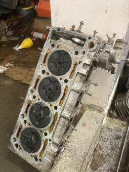 Prodám použitou hlavu motoru – Mercedes 2.2 CDI (motor A611)