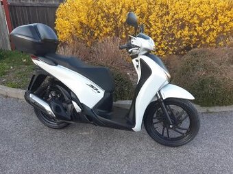 Honda sh 150 sport- model 2015- ABS-1.Majitel