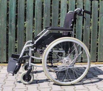 047-Mechanický invalidní vozík Meyra.