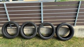 Pneu Pirelli 235/45 R19
