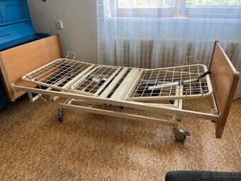 Polohovací postel s elektrickým pohonem