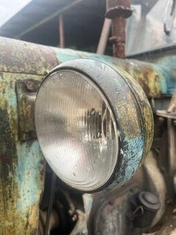 Prodám originál krásné světla s úsměvem na ZETOR25