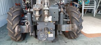 Kubota přední tříbodový zavěs s PTO