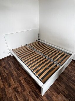 Postel – IKEA MALM 160x200 cm (včetně roštů a nosníku)