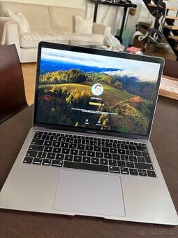 MacBook Air Retina 13-inch 2018, vč. příslušenství