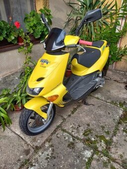 Skútr Aprilia SR 50