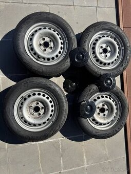 Plechové disky vč. letních pneu a POKLIČEK na VW T5,T6