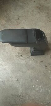 Prodám Loketní opěrku Opel Zafira B