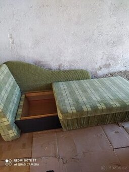 Malý rozkládací gauč