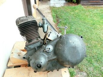 Jawa 350 SV (Jawa 350 OHV) - agregat a nadrz