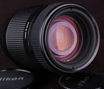 NIKKOR push-pull ZOOM 70-210mm AF. Světelnost 4-5,6.