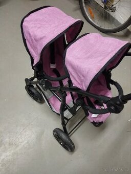 Kočárek pro panenky