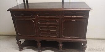 Starožitná masivní komoda s šuplíky