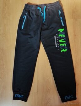 Chlapecké tepláky 2x Kugo  140, 146